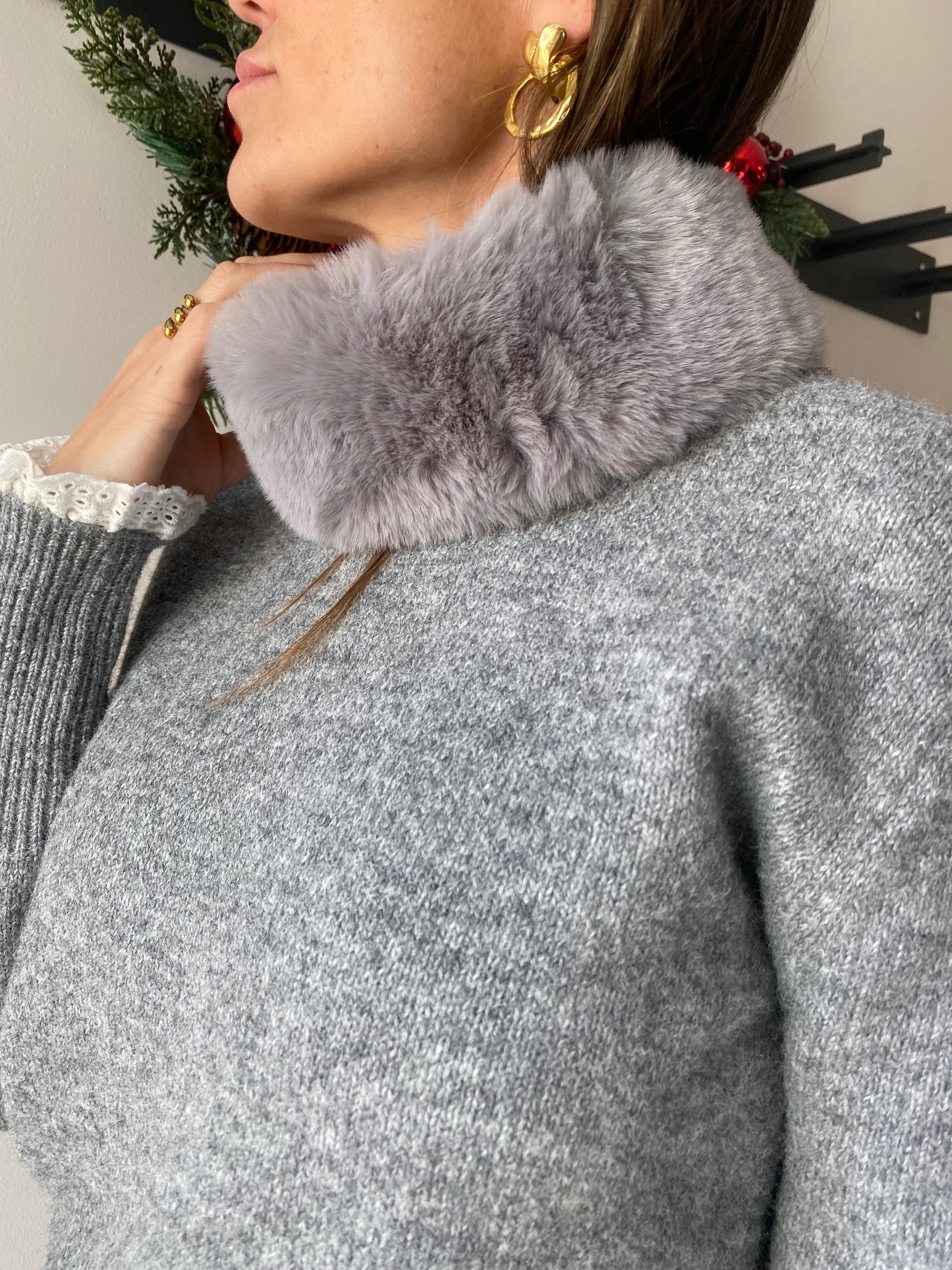 Cuello de Pelo Gris claro