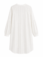 Camisola blanca bordada